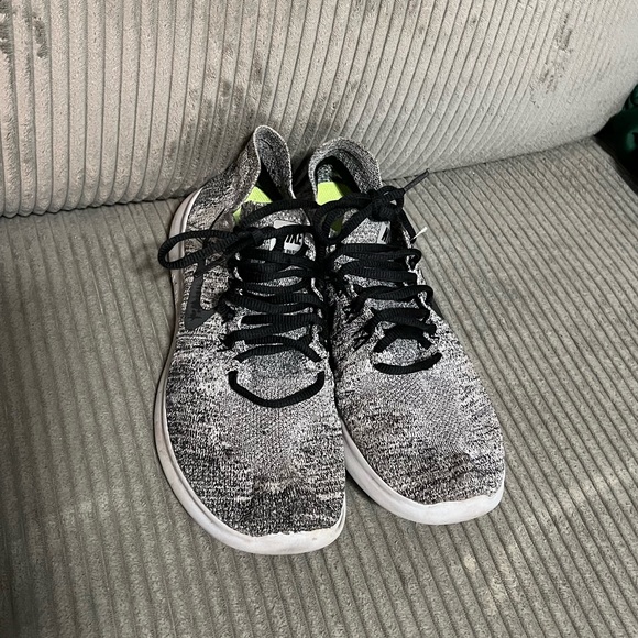 Nike Free Flyknit Womens Running Shoe - Picture 2 of 4